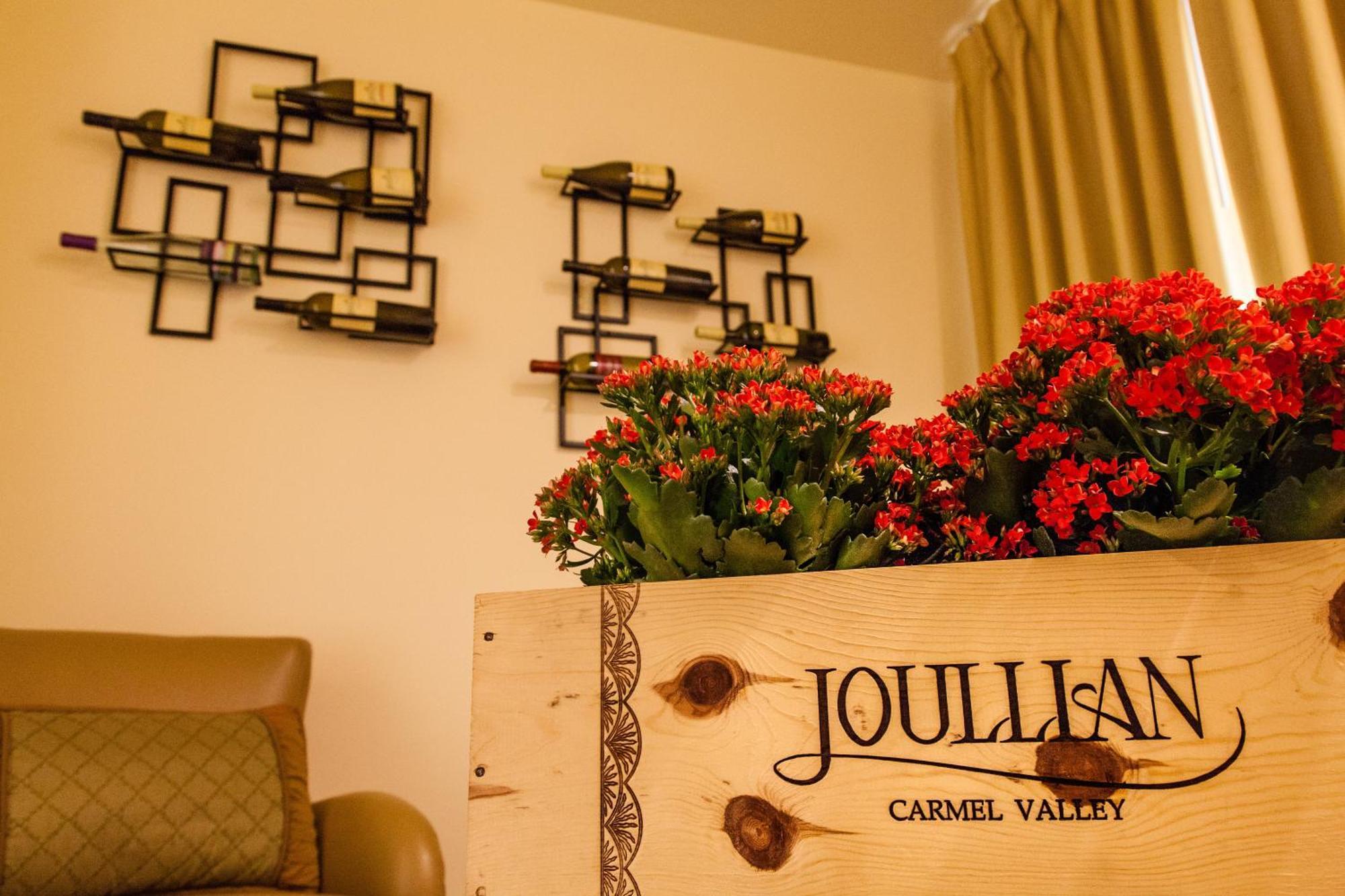 The Vendange Carmel Inn & Suites Εξωτερικό φωτογραφία