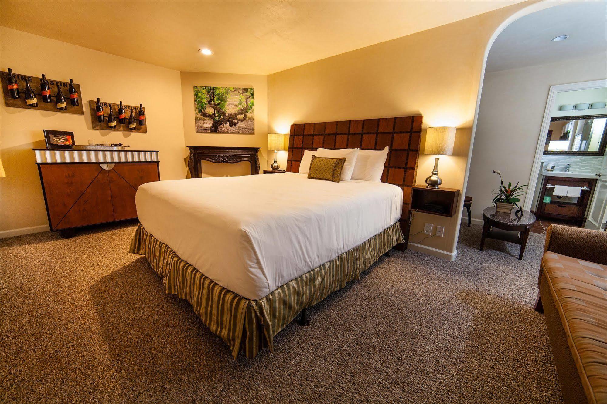 The Vendange Carmel Inn & Suites Εξωτερικό φωτογραφία